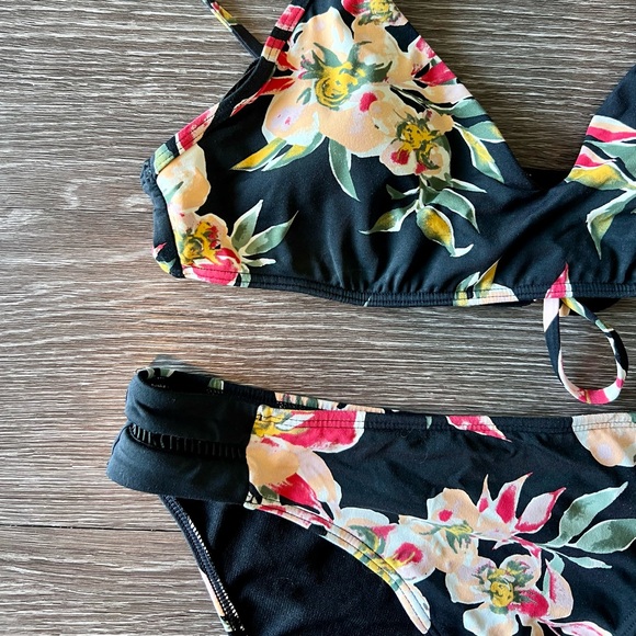 Roxy / Floral Bikini ππΊπ€ - Picture 3 of 5